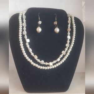 19" Double Strand M.O.P. Cube Beads And Pearls Necklace & 1/2" Matching Earrings